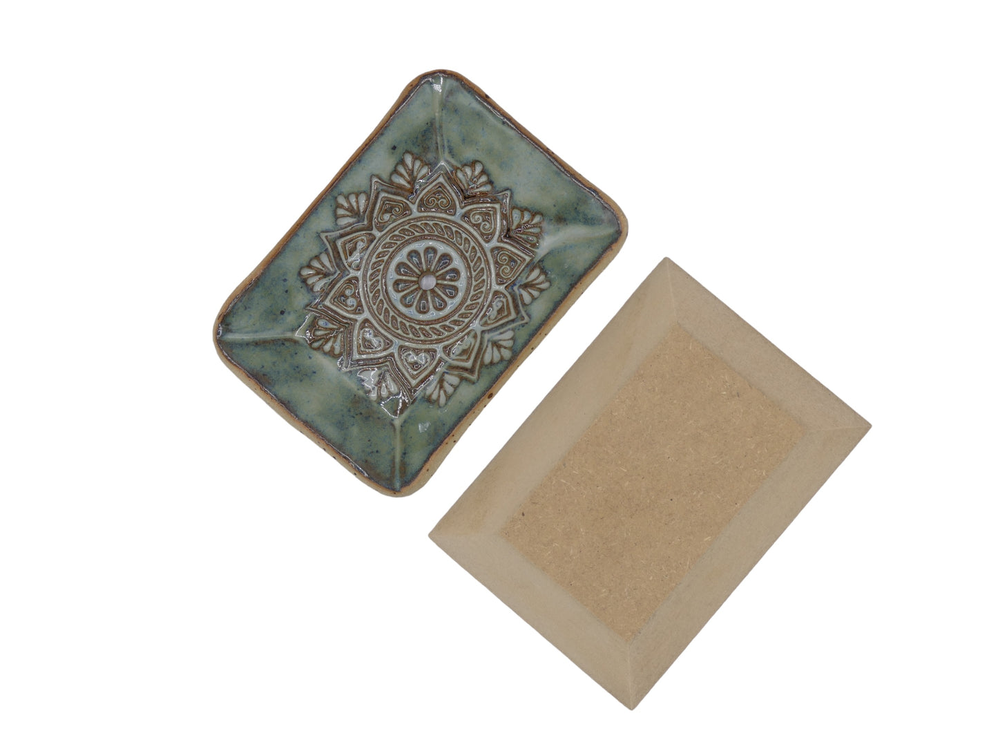 Porte-savon en poterie surformée