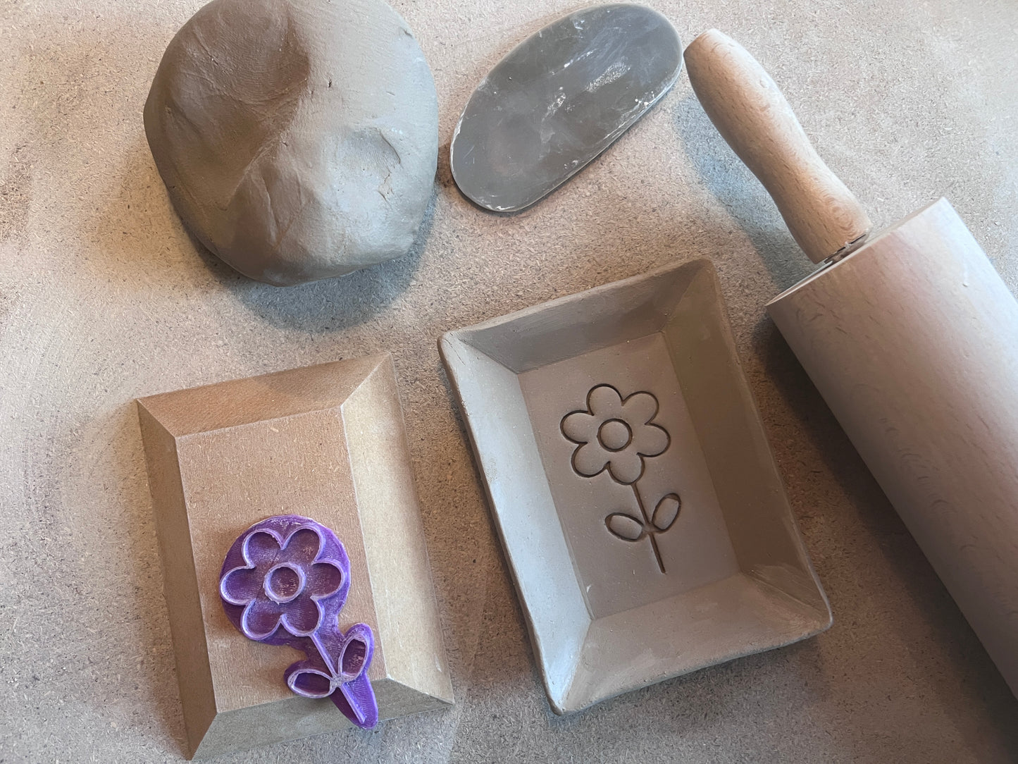 Porte-savon en poterie surformée