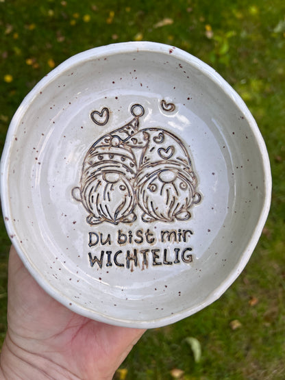 Stempel "Du bist mir wichtelig" von ARTHummeln, mit floralem Design, auf weißem Hintergrund.