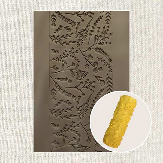 Blumenwiesen-Musterrolle vom ARTHummeln Stempel zeigt detailliertes Blumenmuster auf der Rolle.