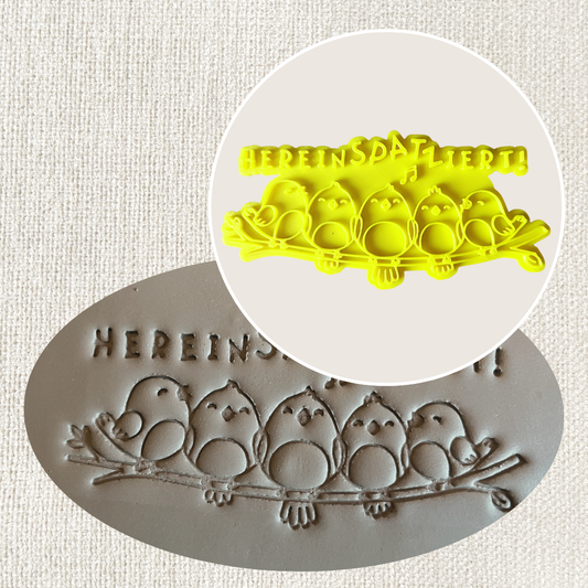 Tonstempel für Töpferware, hier im Bild mit dem Modell T413, ideal für Keramik- und Töpferarbeiten im Tonstempel- und Überformen-Shop