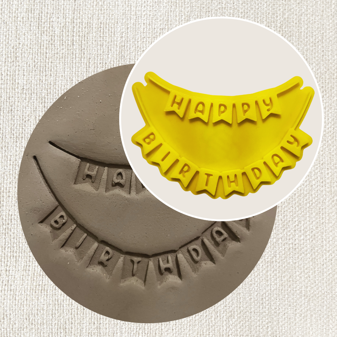 Stempelset von ARTHummeln mit Happy Birthday Girlande Motiv, ideal für kreative Geburtstagskarten und Dekorationen