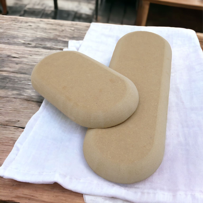 Ovale Töpfer Überformen von ARTHummeln, formstabile Keramiküberformen für kreative Töpferarbeiten, auf heller Oberfläche.