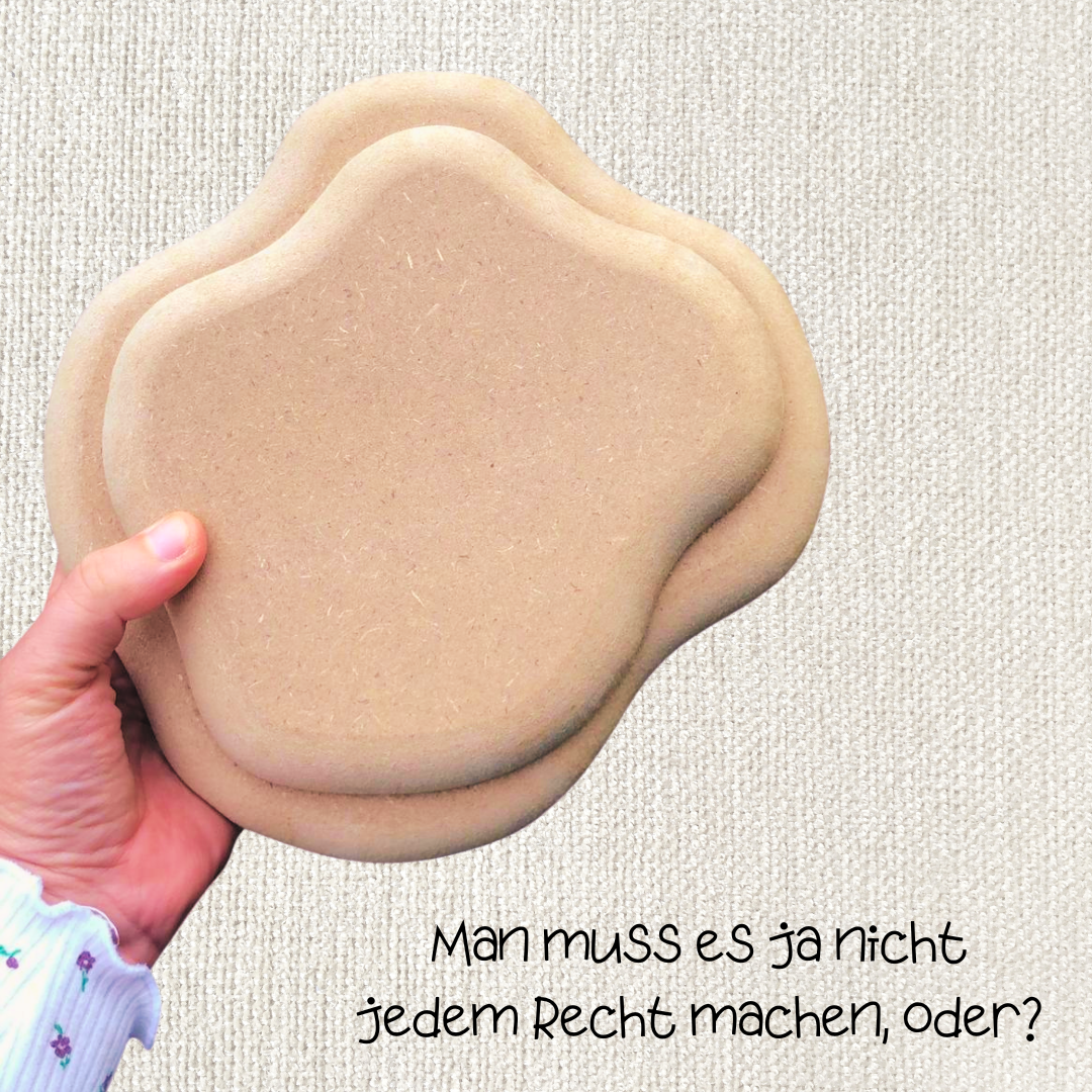 Unförmige Töpfer Überform von ARTHummeln, flexible Keramikform für kreative Töpferarbeiten, zeigt die unregelmäßige Form auf dem Bild