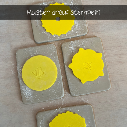 Stempel von ARTHummeln mit Seifenschale, zeigt das Überformen-Design in einer schwarzen Silhouette.