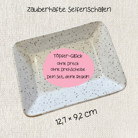 Seifenschalen-Ausstecher-Set von ARTHummeln, verschiedene Formen für kreative Seifenherstellung, auf hellgrauem Hintergrund.
